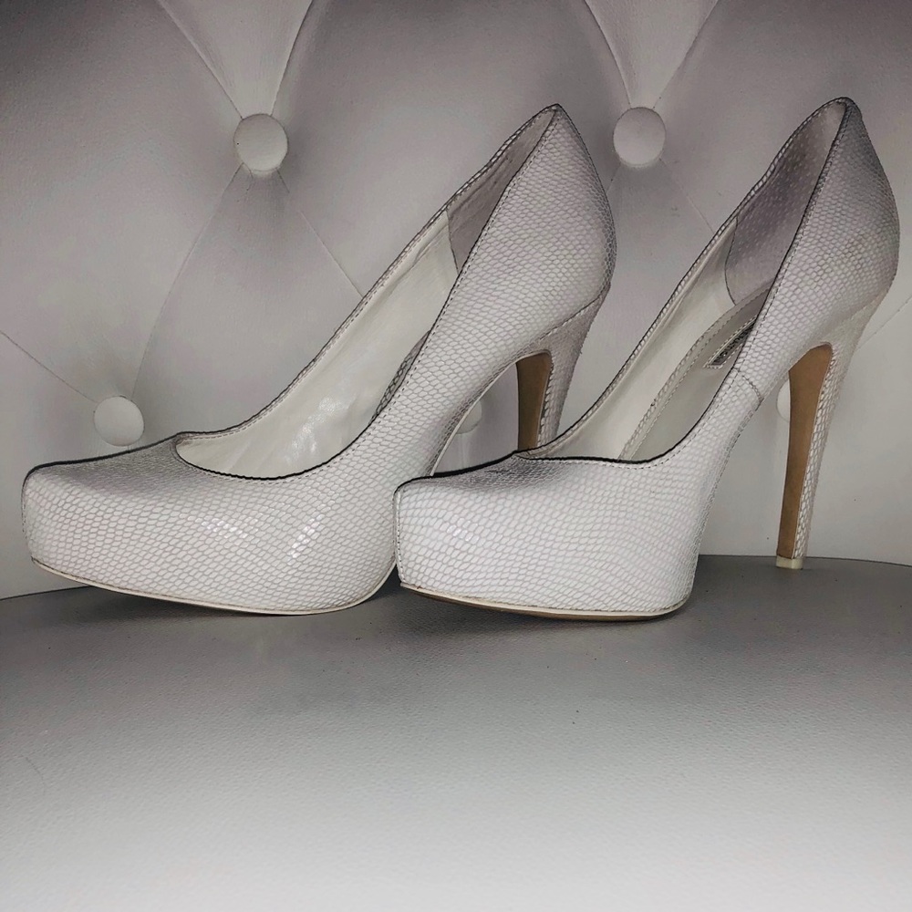 BCBGENERATION BG PARADE SNAKESKIN PLATFORM PUMPS